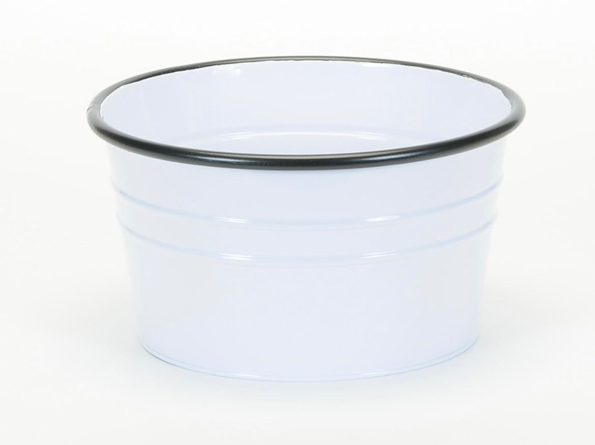 White dish black rime