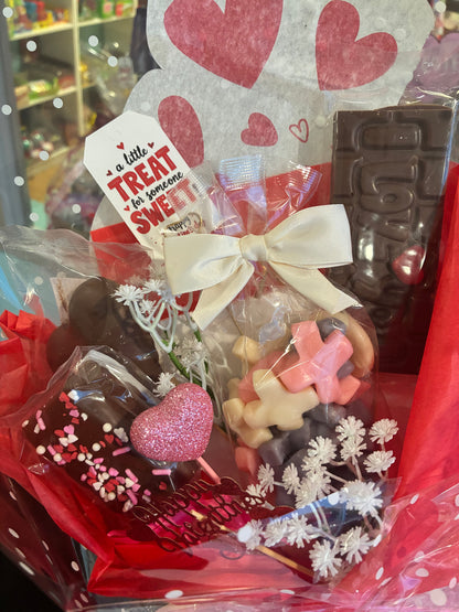 Valentine L’amour Luxe gift bouquet