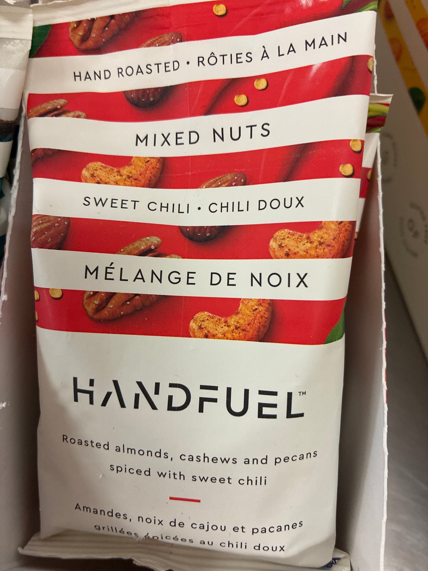 Handfuel sweet chili mixed nuts