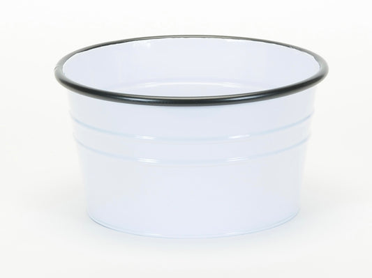White dish black rime